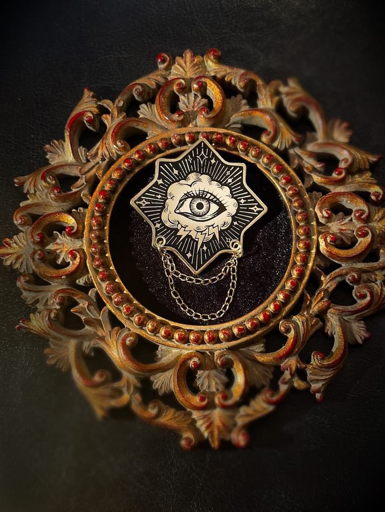 Alternative Jewelry Broche Laiton Or Eye Thunder Chain.webp